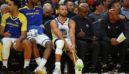 Stephen Currys Injury Raises Concern As Warriors Fall To Clippers stephen-currys-injury-raises-concern-as-warriors-fall-to-clippers