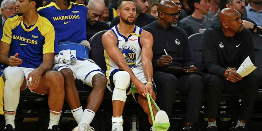 Stephen Currys Injury Raises Concern As Warriors Fall To Clippers stephen-currys-injury-raises-concern-as-warriors-fall-to-clippers