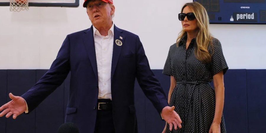 Trump Votes in Florida, Expresses Confidence as Americans Decide Between Him and Harris trump-votes-in-florida,-expresses-confidence-as-americans-decide-between-him-and-harris