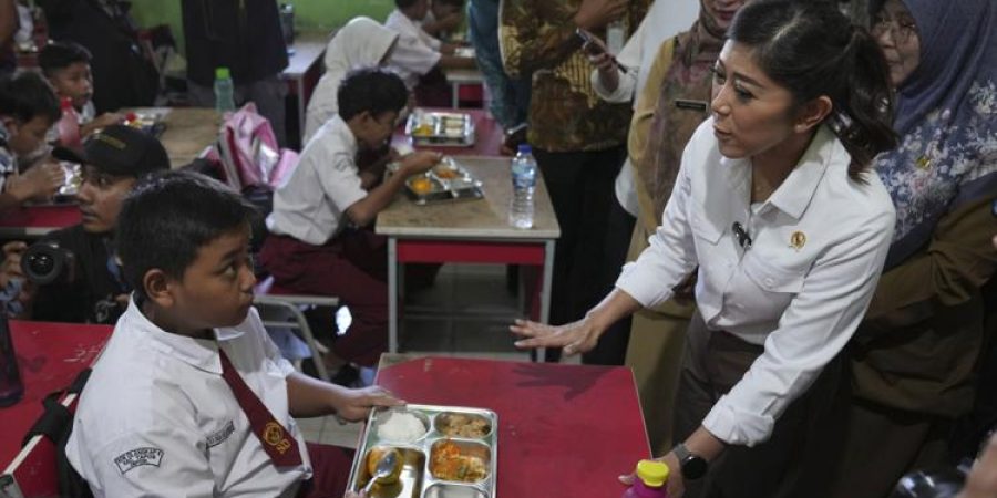 Indonesia Launches Free Meals Initiative to Combat Stunting Among Children and Pregnant Women indonesia-launches-free-meals-initiative-to-combat-stunting-among-children-and-pregnant-women