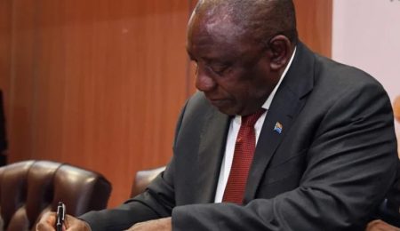 South African President Ramaphosa Signs Landmark Expropriation Bill Into Law south-african-president-ramaphosa-signs-landmark-expropriation-bill-into-law
