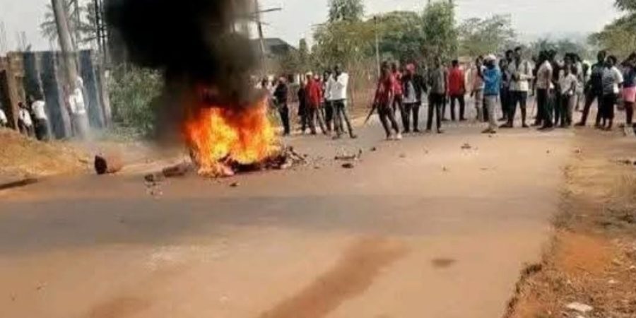 Youths Set LGA Secretariat, Chiefs Palace, Hotel Ablaze In Protest Over Deaths Of Benue Security youths-set-lga-secretariat,-chiefs-palace,-hotel-ablaze-in-protest-over-deaths-of-benue-security