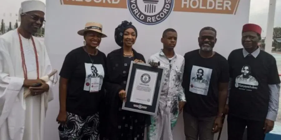 Kanyeyachukwu Receives Guinness World Record Certificate for Largest Artwork by Individual kanyeyachukwu-receives-guinness-world-record-certificate-for-largest-artwork-by-individual