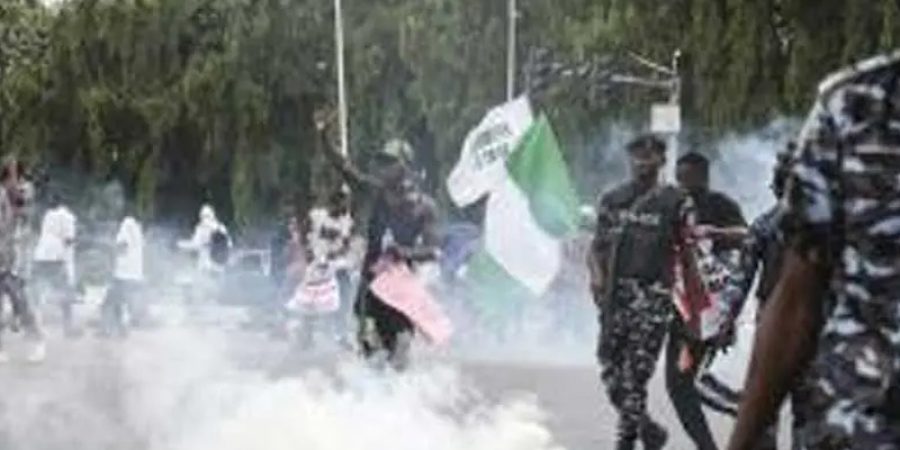 Police Fire Tear Gas At Protesters Against Emergency Rule In Abuja police-fire-tear-gas-at-protesters-against-emergency-rule-in-abuja