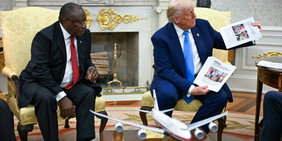 Trump Confronts Ramaphosa With Videos Claiming Genocide Against White Farmers In South Africa trump-confronts-ramaphosa-with-videos-claiming-genocide-against-white-farmers-in-south-africa