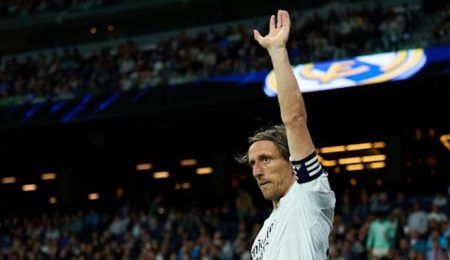 Luka Modrić Bids Emotional Farewell to Madrid Fans as He Prepares for Final Match at Bernabéu luka-modric-bids-emotional-farewell-to-madrid-fans-as-he-prepares-for-final-match-at-bernabeu