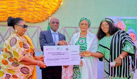 First Lady Remi Tinubu Donates 1 Billion to Support Displaced Families in Benue first-lady-remi-tinubu-donates-1-billion-to-support-displaced-families-in-benue