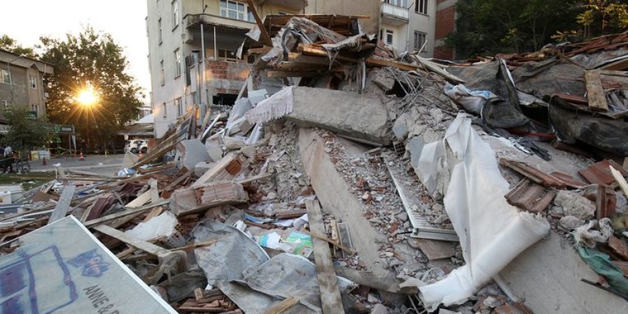 one-dead,-29-injured-as-magnitude-6.1-earthquake-hits-northwestern-turkey