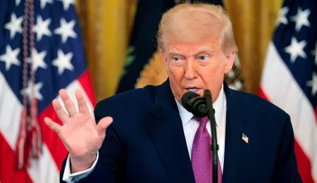 Trump Urges Ukraine To Abandon NATO Bid, Crimea Claim Ahead Of Meeting With Zelenskiy trump-urges-ukraine-to-abandon-nato-bid,-crimea-claim-ahead-of-meeting-with-zelenskiy