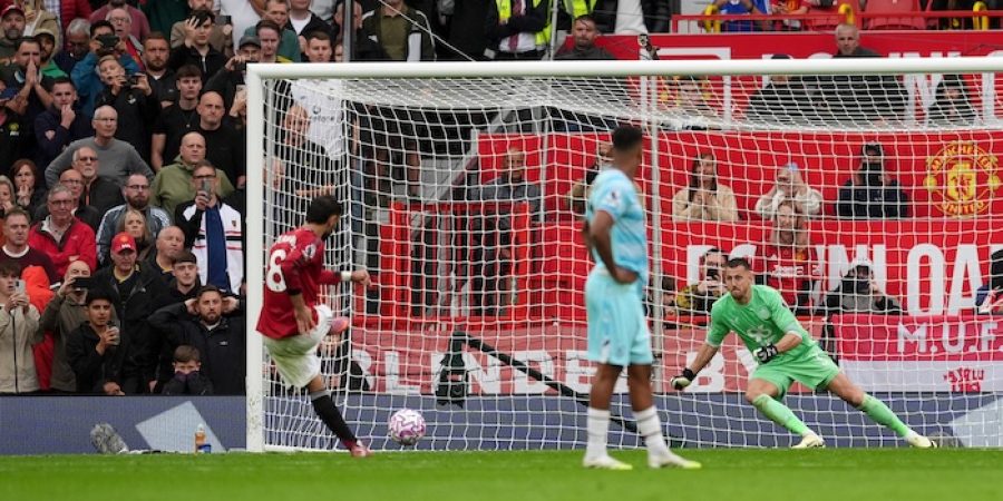 Bruno Fernandes Scores Late Penalty to Secure 3-2 Victory for Manchester United Over Burnley bruno-fernandes-scores-late-penalty-to-secure-3-2-victory-for-manchester-united-over-burnley