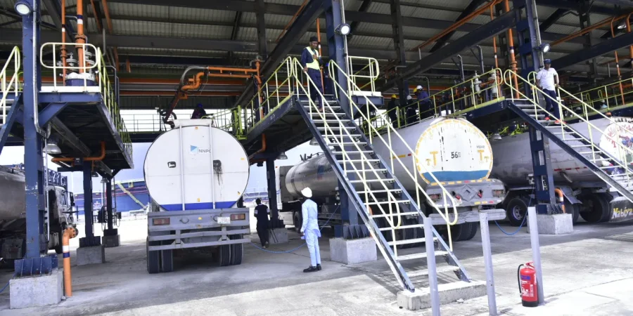 Dangote Refinery Petrol Unit Offline Amid Catalyst Leaks, Repairs To Last Two Weeks dangote-refinery-petrol-unit-offline-amid-catalyst-leaks,-repairs-to-last-two-weeks