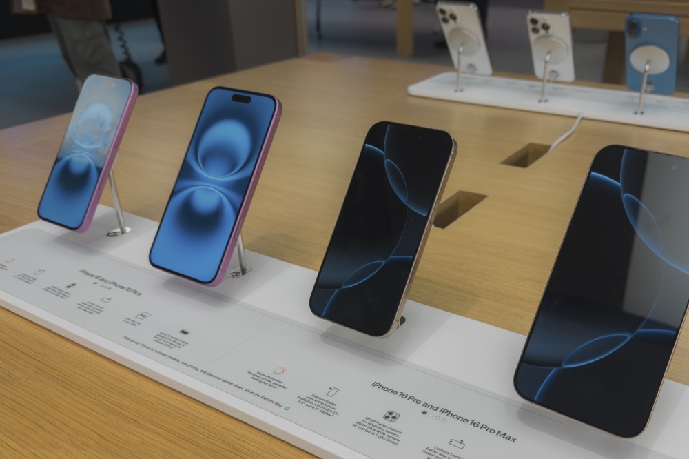 apple-keeps-new-iphone-prices-unchanged-despite-threats-of-trump-tariffs
