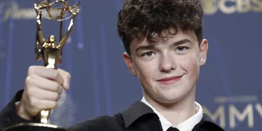 owen-cooper,-15,-becomes-youngest-male-emmy-winner-in-history-for-netflixs-adolescence