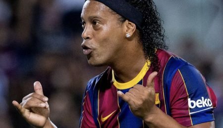Ronaldinho To Lead Barça Legends Against Africa Legends In Abuja Clash ronaldinho-to-lead-barca-legends-against-africa-legends-in-abuja-clash