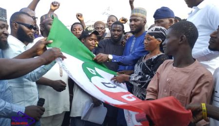 hundreds-of-youths-dump-apc-for-pdp-ahead-of-2027-elections-in-kwara