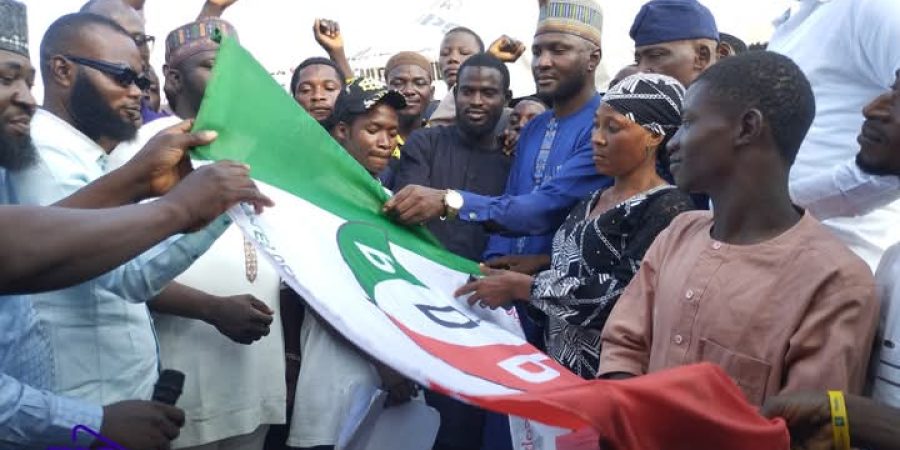 Hundreds Of Youths Dump APC For PDP Ahead of 2027 Elections in Kwara hundreds-of-youths-dump-apc-for-pdp-ahead-of-2027-elections-in-kwara