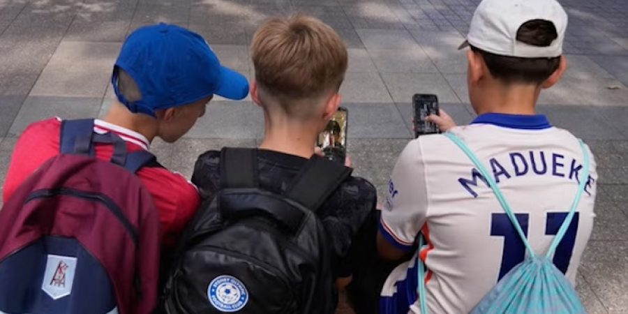 australias-under-16s-lose-social-media-accounts-in-world-first-ban