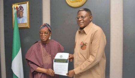 oyetola-presents-bakassi-deep-seaport-certificate-of-compliance-to-cross-river-governor-otu