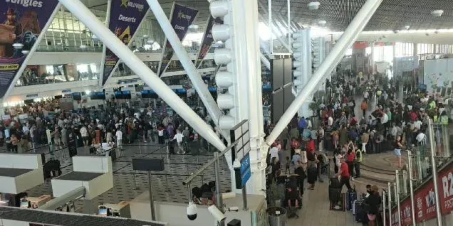 Cape Town Airport Fire Sparks Travel Disruptions, Halts International Departures cape-town-airport-fire-sparks-travel-disruptions,-halts-international-departures
