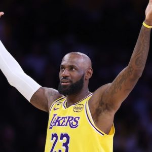 lebron-james-sets-new-nba-field-goals-record,-passing-kareem-abdul-jabbar