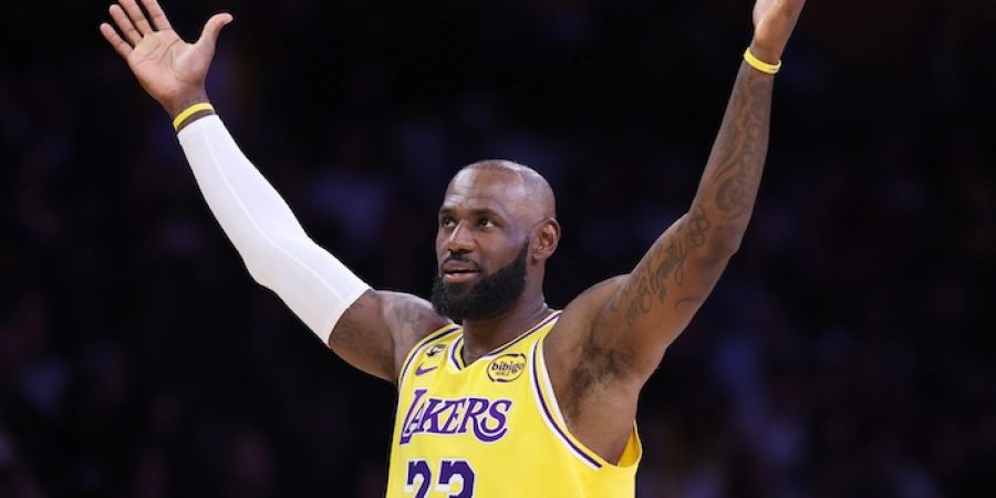 lebron-james-sets-new-nba-field-goals-record,-passing-kareem-abdul-jabbar