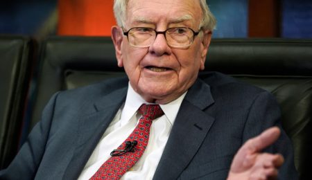 $9-million-bid-wins-charity-lunch-with-buffett,-stephen-curry