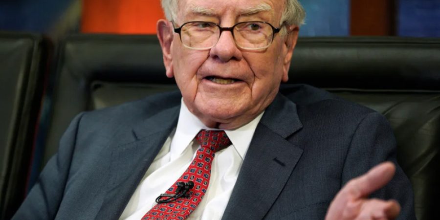 $9-million-bid-wins-charity-lunch-with-buffett,-stephen-curry