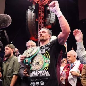 usyk-retains-heavyweight-titles-after-controversial-verhoeven-stoppage