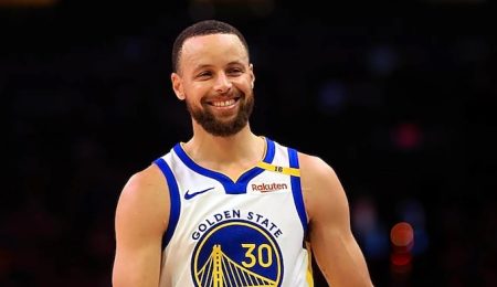 Stephen Curry Signs Endorsement Deal With Chinese Sportswear After Under Armour Split stephen-curry-signs-endorsement-deal-with-chinese-sportswear-after-under-armour-split