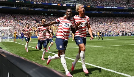 usa-2-0-australia:-co-hosts-storm-into-world-cup-knockouts-with-dominant-group-d-win